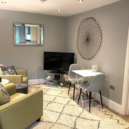 The Lodge Chester - Luxury Apartment For Two, With Free Parking! Hough Green المظهر الخارجي الصورة