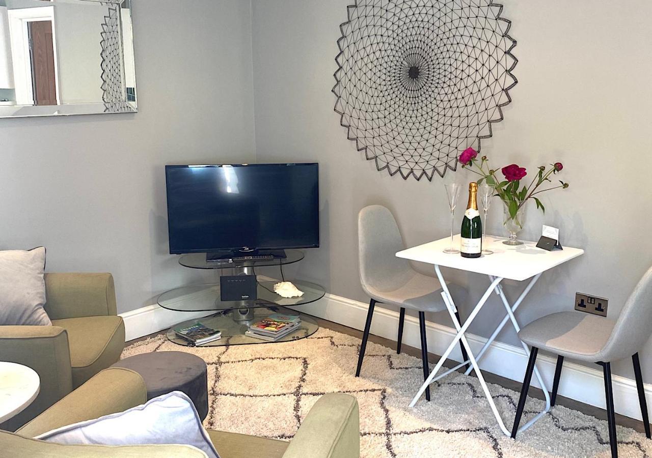 The Lodge Chester - Luxury Apartment For Two, With Free Parking! Hough Green المظهر الخارجي الصورة