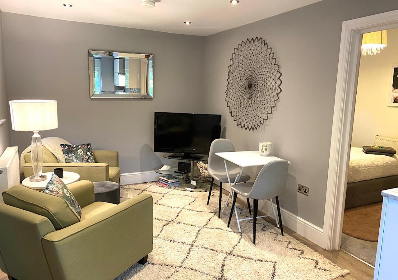 The Lodge Chester - Luxury Apartment For Two, With Free Parking! Hough Green المظهر الخارجي الصورة