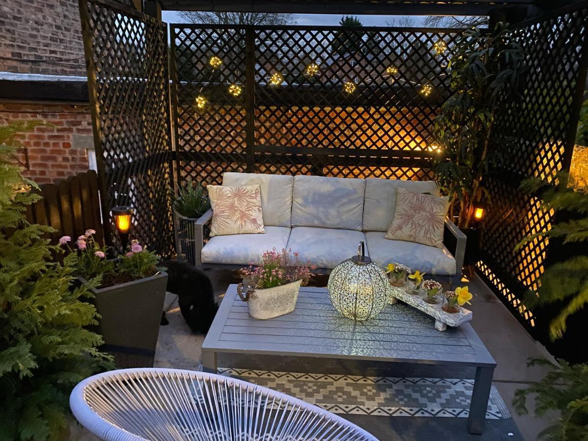 The Lodge Chester - Luxury Apartment For Two, With Free Parking! Hough Green المظهر الخارجي الصورة
